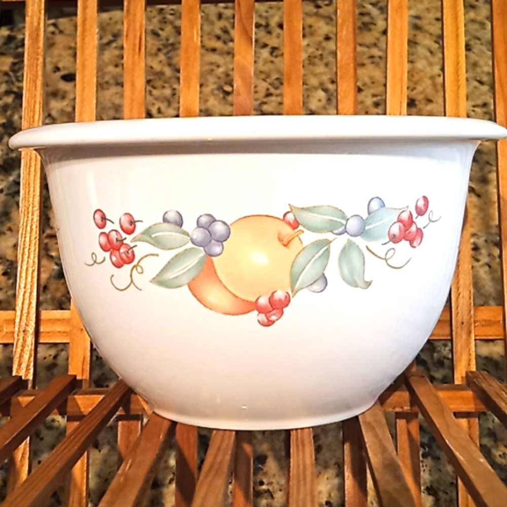 CORELLE Coordinates Vintage 1980's Abundance Pattern Stoneware. 1 Quart - 946 ml